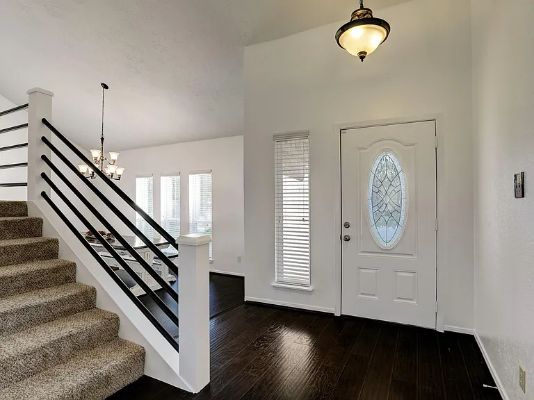121 Misty Brook Ln — Photo 5