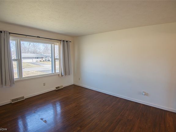 4th image of 3841 Nottingham Ave