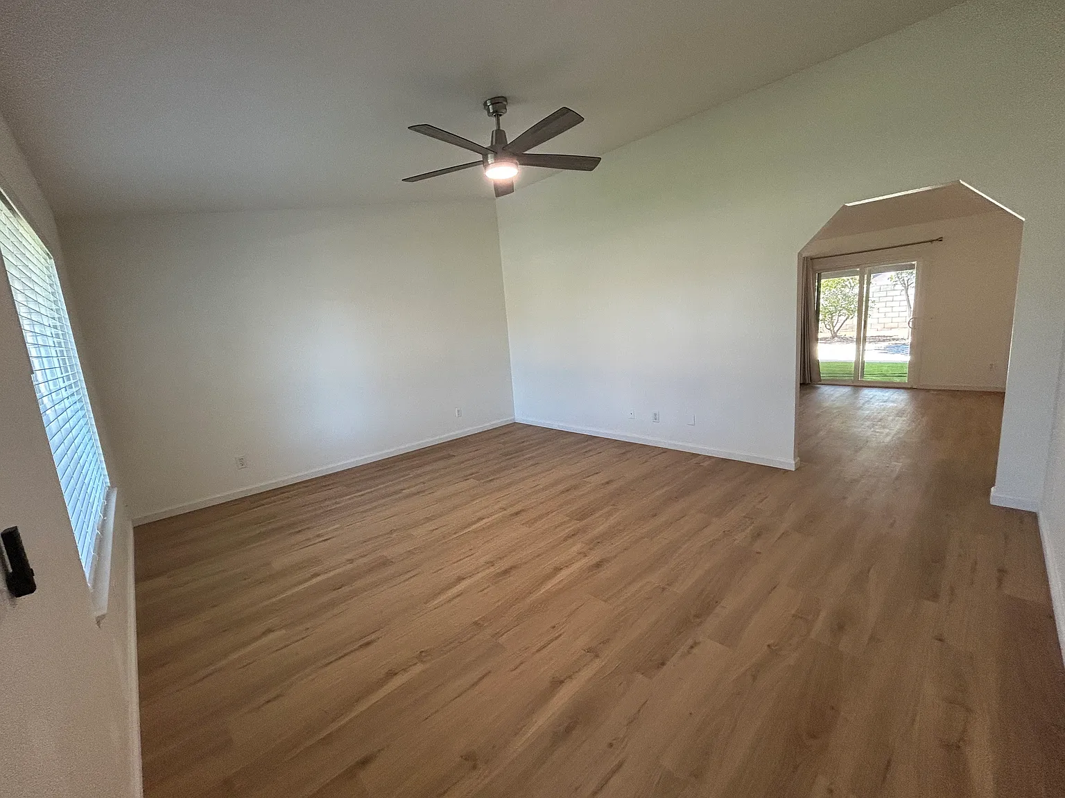 4 bed, 1380 sqft, $3,750 — Photo 2