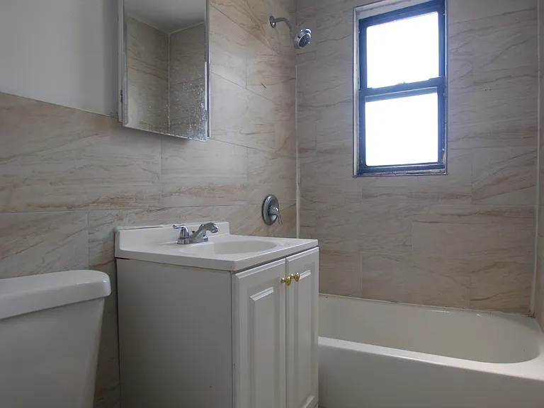 1400 Beach Ave #2 — Photo 11