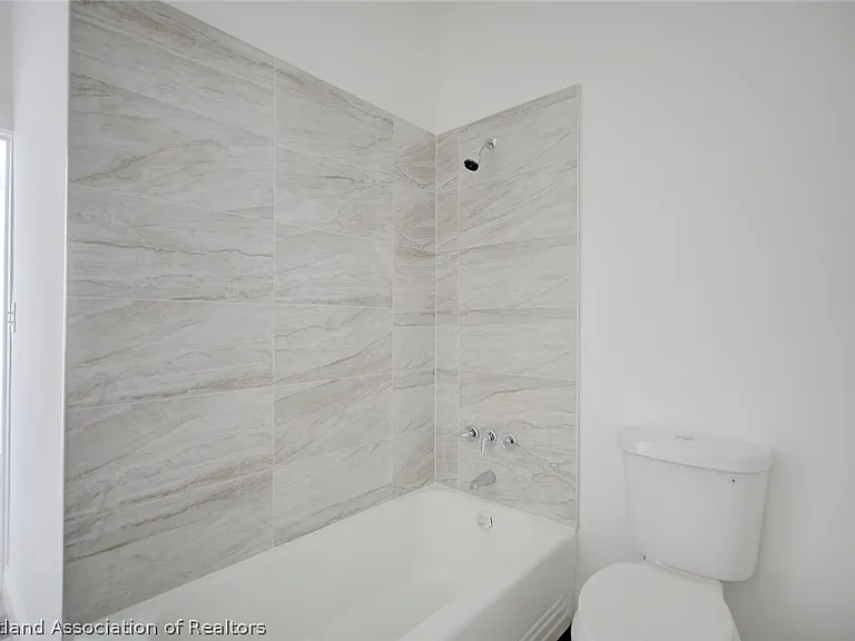 199 E Camphor St — Photo 37