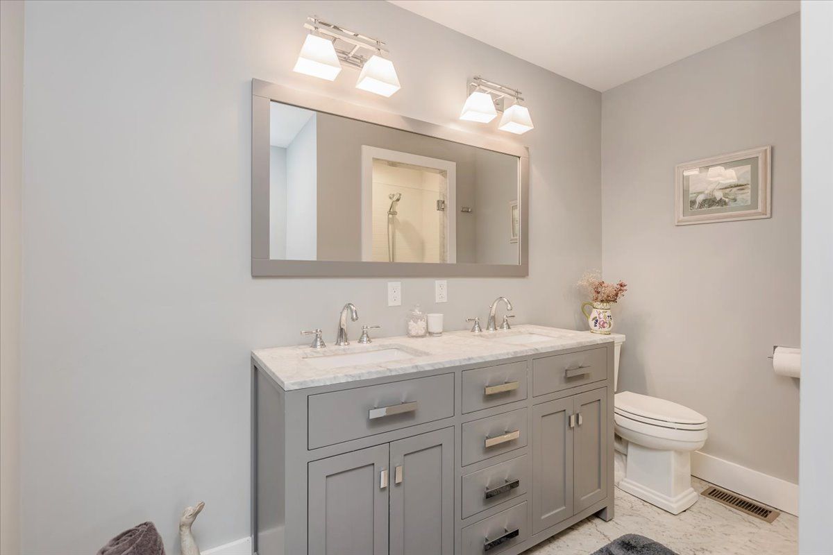  Main Level: Master Bathroom