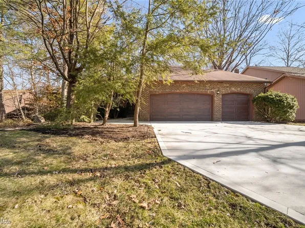 18295 Buccaneer Dr, North Royalton, OH 44133