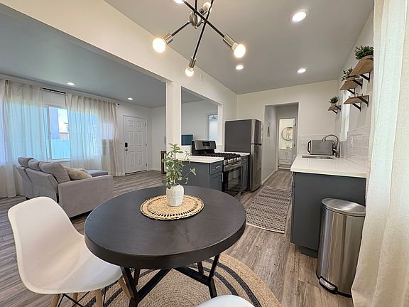 3rd image of 813 W Beach Ave #1/2