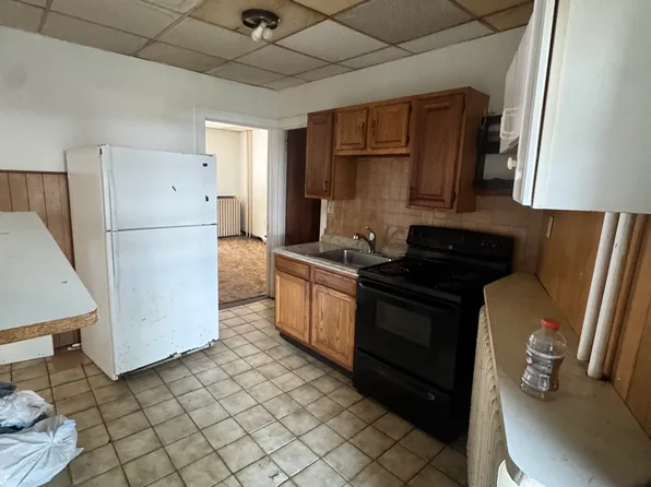 323 W Broad St APT 1, Tamaqua, PA 18252