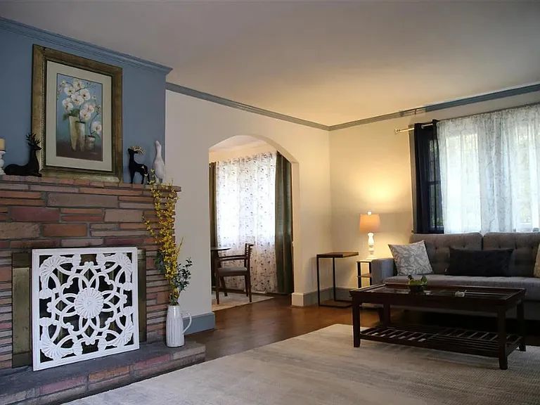 928 W Lydia Hwy — Photo 4