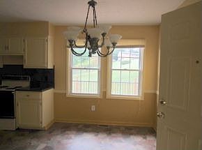 5th image of 211 Armstrong Dr