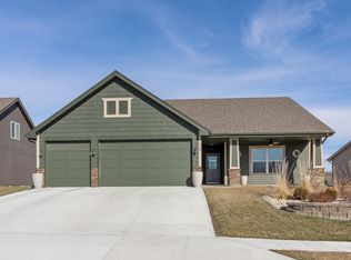 910 Gayle St, Papillion, NE 68046