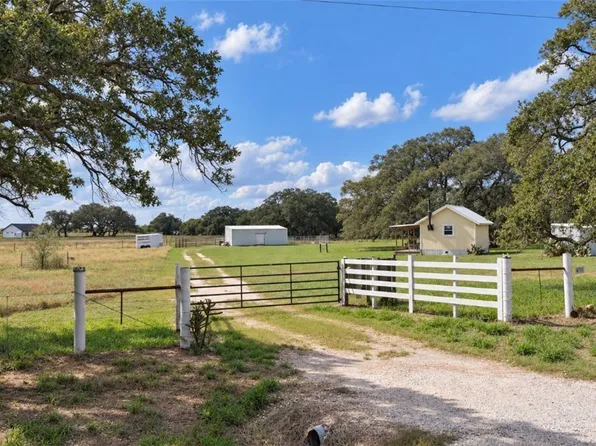 2491 E Fannin St, Goliad, TX 77963
