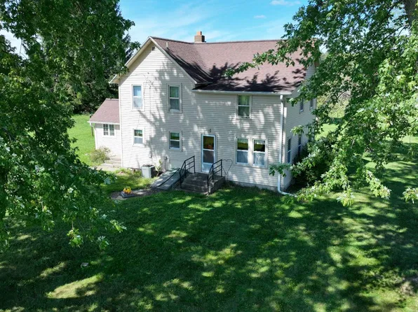 N4637 Fountain Rd, Fall River, WI 53932