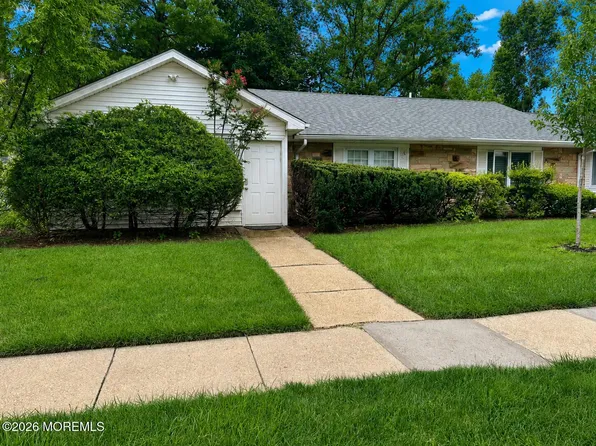 6A Carnation Drive, Lakewood, NJ 08701