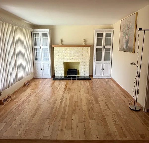 1203 Oak St — Photo 1
