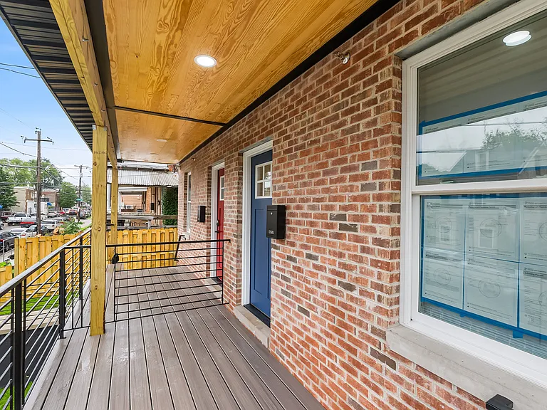 442 W Queen Ln #2 — Photo 31