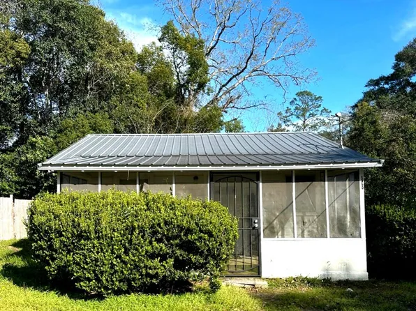 5358 Webb St, Graceville, FL 32440