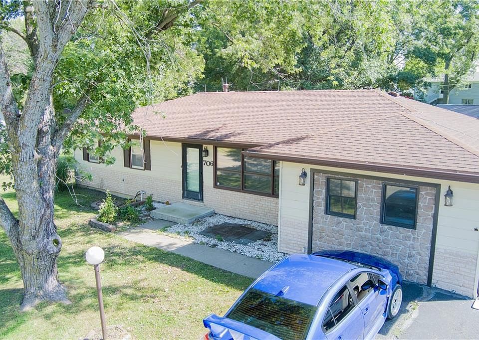 1st image of 706 W 16th St
