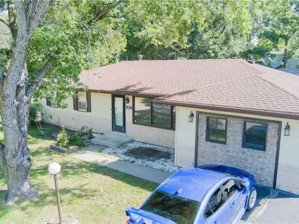 706 W 16th St, Maryville, MO 64468