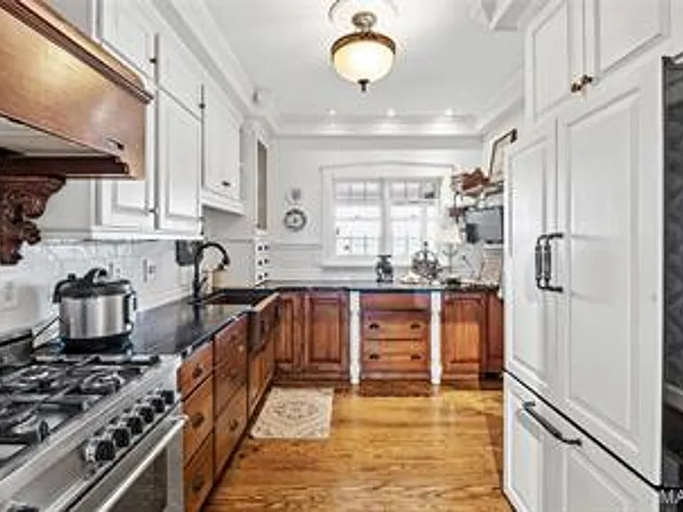 332 S Main St — Photo 7