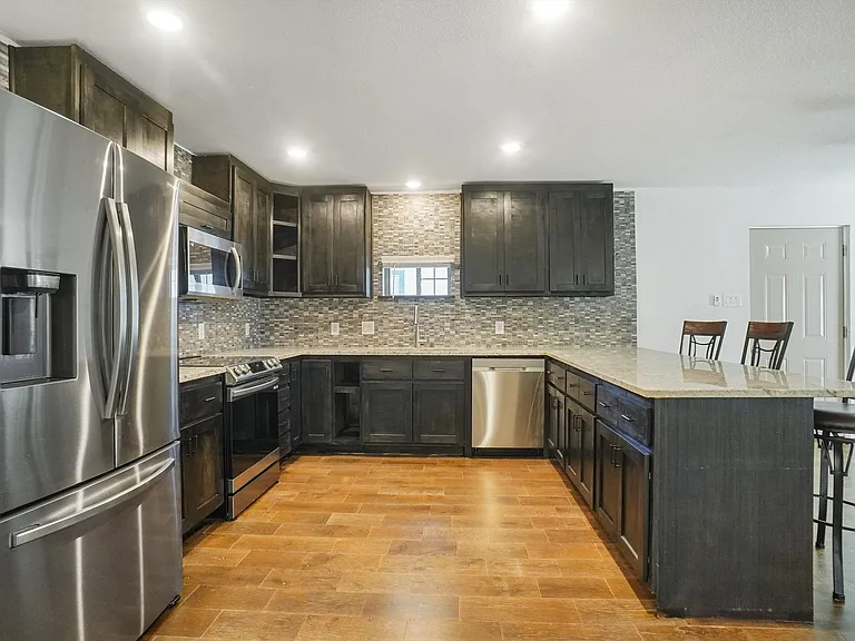 617 Park St — Photo 8