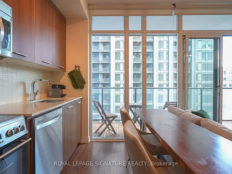 105 George St #1214 — Photo 4