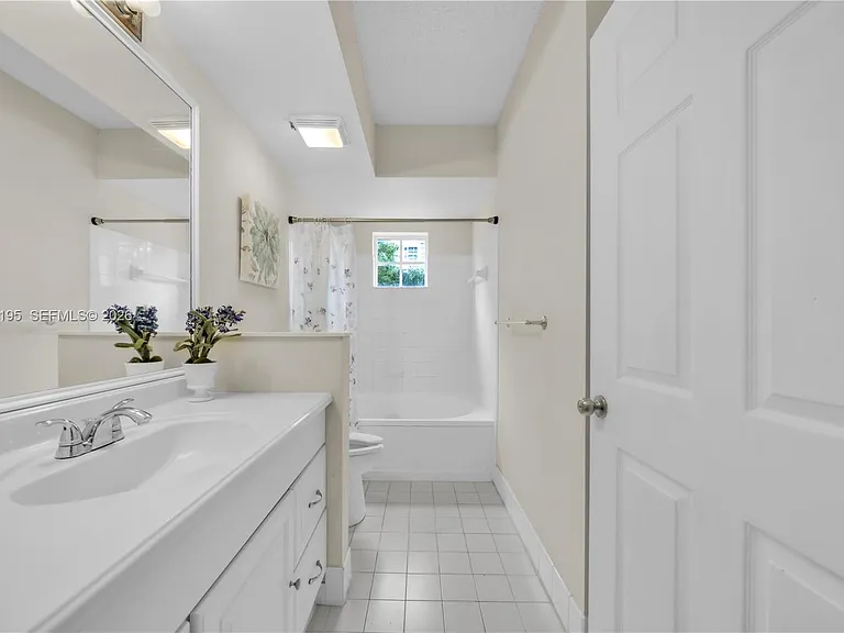 17145 N Bay Rd #4304 — Photo 27