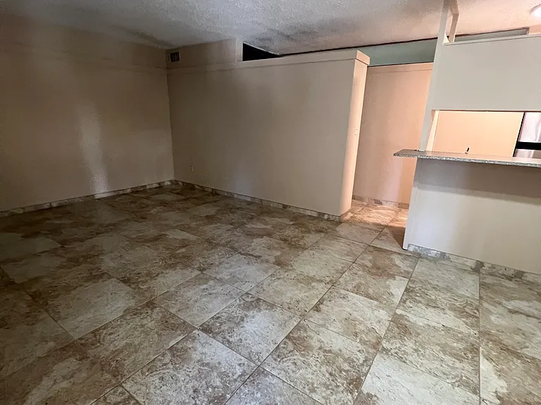 2501 NE 11th St #8 — Photo 17