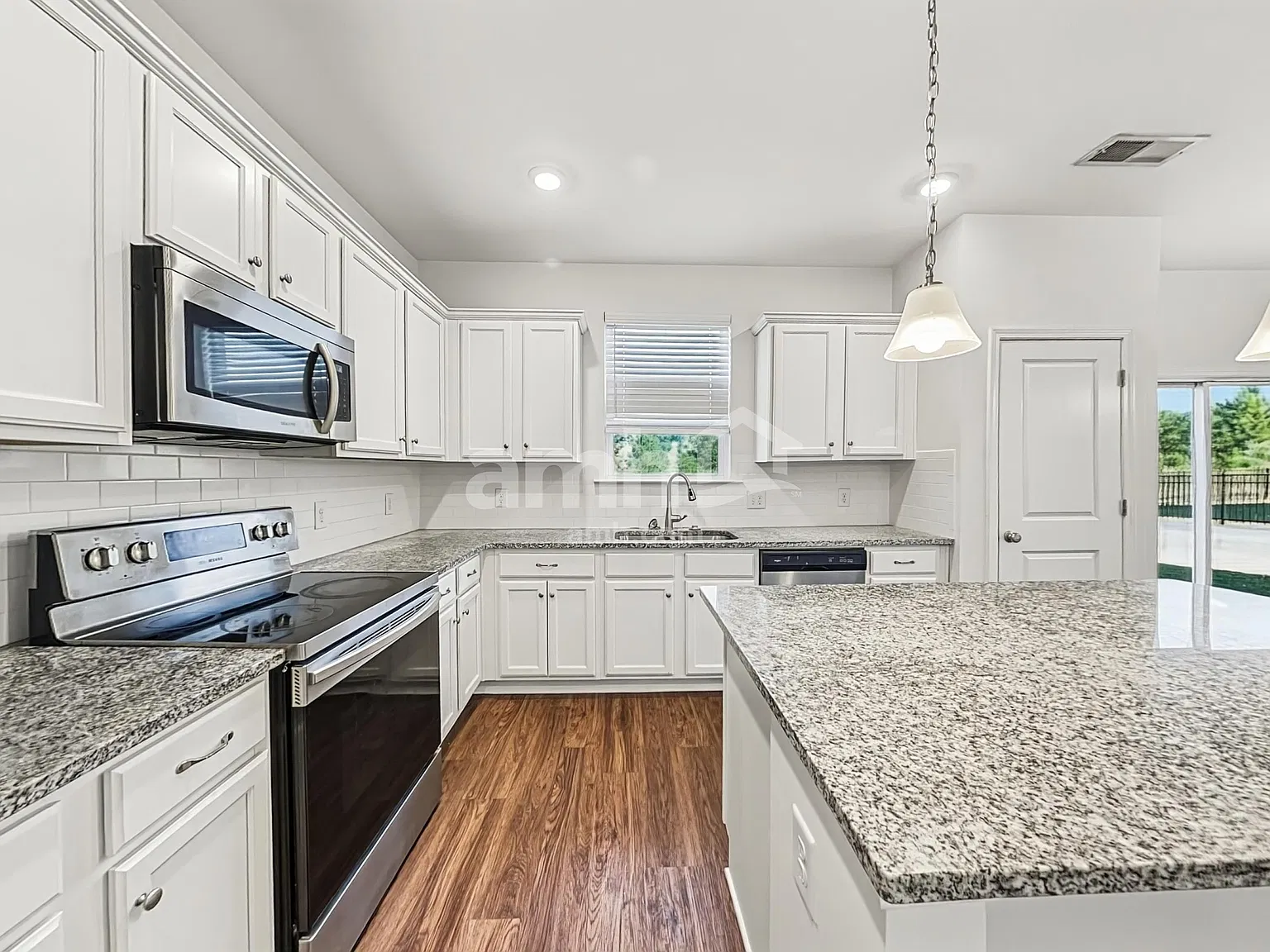 3 bed, 2.5 bath, 2040 sqft, $2,475 — Photo 3