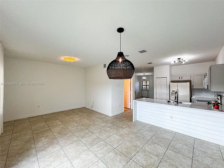 3740 NE 3rd Ct — Photo 8
