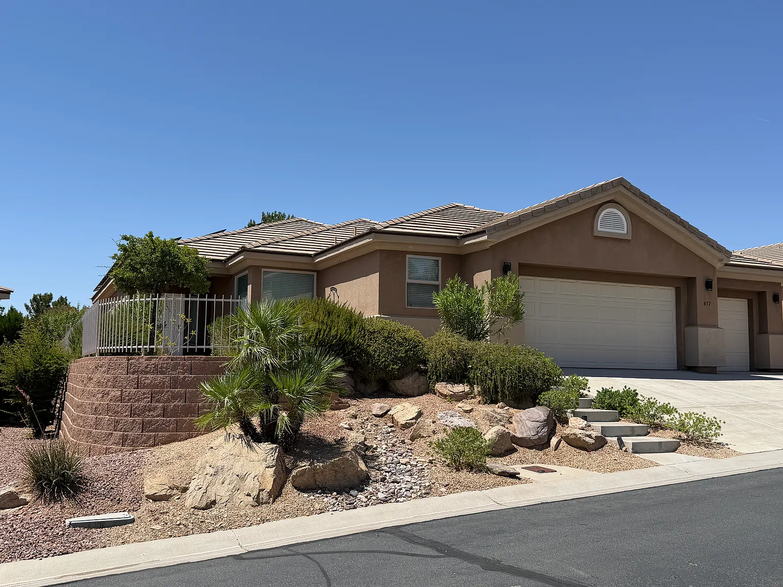 3 bed, 1992 sqft, $2,250 — Photo 2