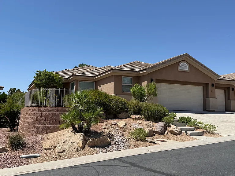 457 Highland View Ct — Photo 2