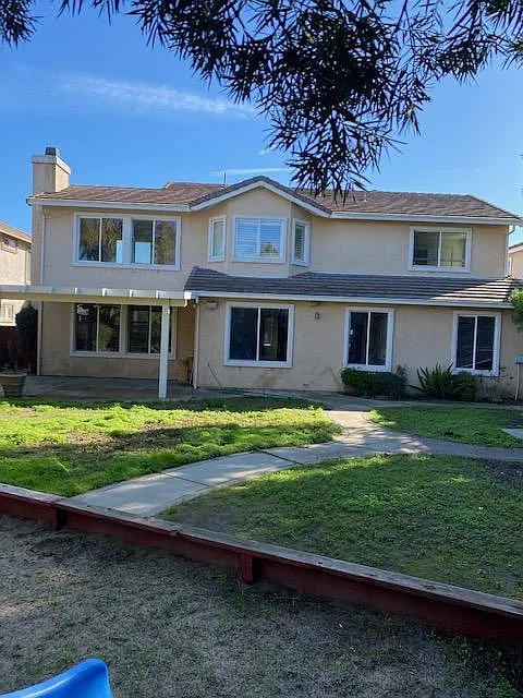 5 bed, 3.5 bath, 2798 sqft, $4,250 — Photo 2