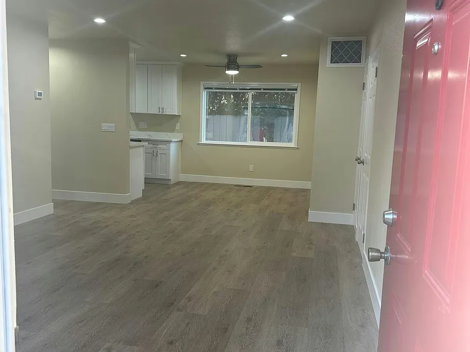 786 Elm St #3