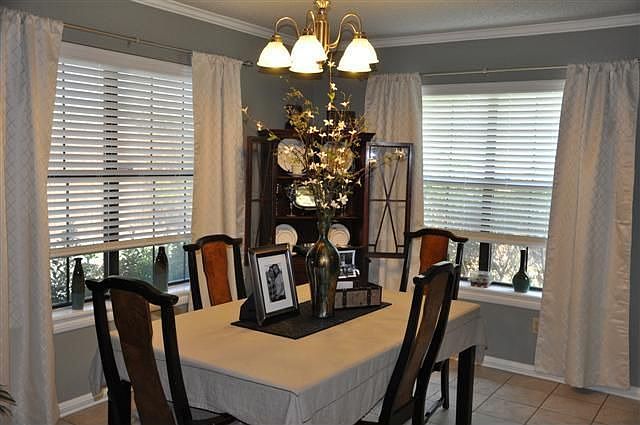 2nd image of 913 Westbrook Cir