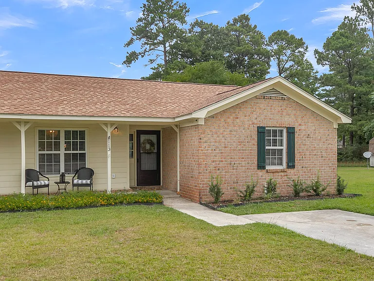 113 Ashwood Ct — Photo 3