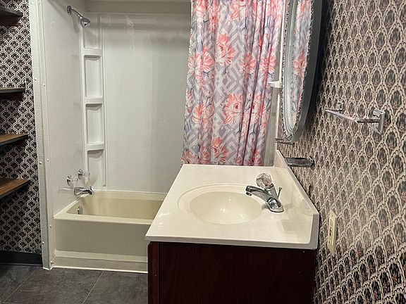 4th image of 1405 S 15th St #A