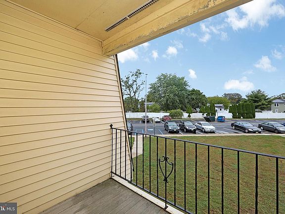 4th image of 7 Florence Tollgate Pl Unit 5