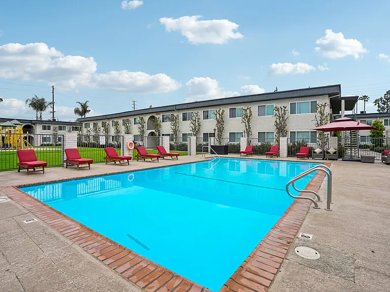 800 Side Pool