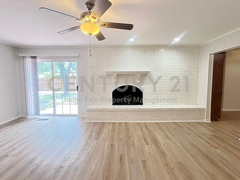 3910 Bucknell Dr — Photo 3