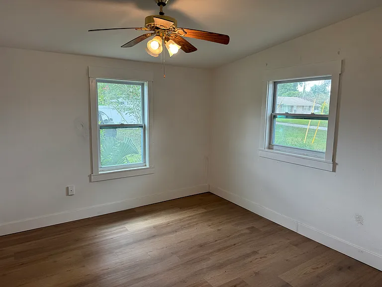 2121 Greenway Dr — Photo 9