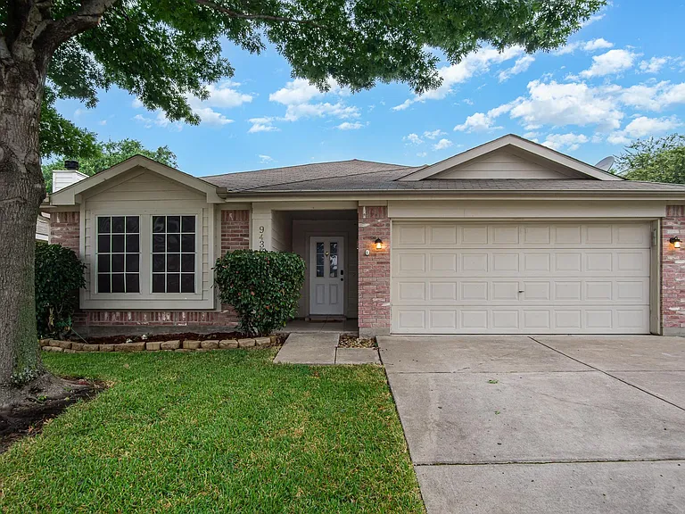 9437 Goldenview Dr — Photo 19