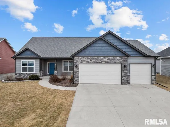 6986 Grove Xing, Bettendorf, IA 52722
