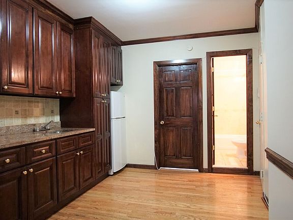 5th image of 1586 York Ave #1