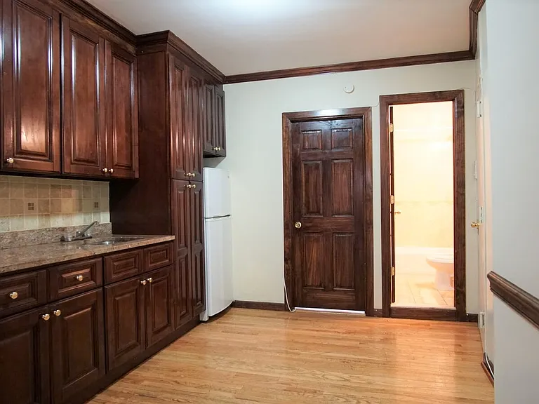 1586 York Ave #1 — Photo 5