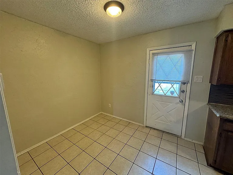 2721 Hurstview Dr #D — Photo 14