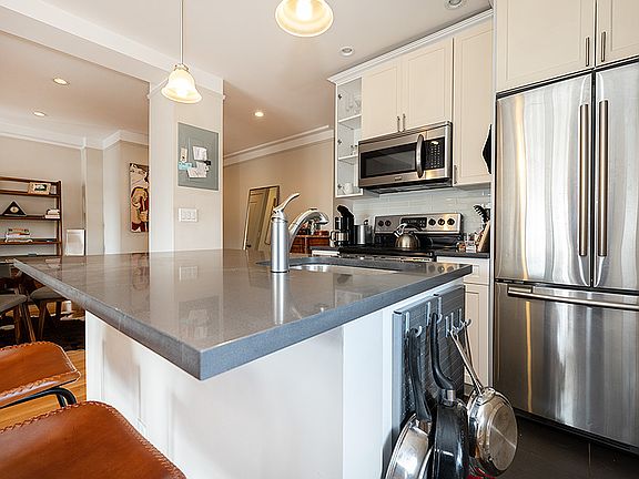 4th image of 205 W 88th St APT 13C