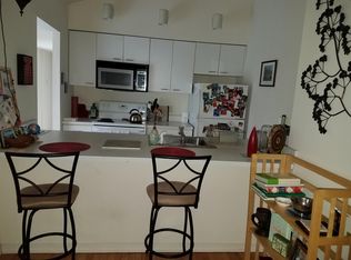 1728 Green St APT 3R, Philadelphia, PA 19130