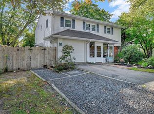 2 Sylvia Ter, Middletown, NJ 07748