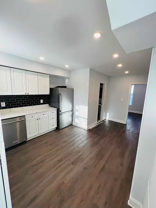 2 bed, 950 sqft, $2,575 — Photo 3