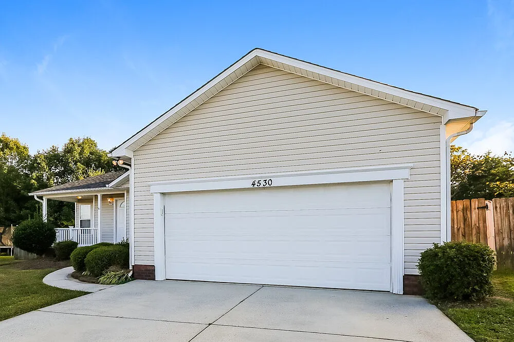 3 bed, 2.0 bath, 1475 sqft, $2,015 — Photo 3
