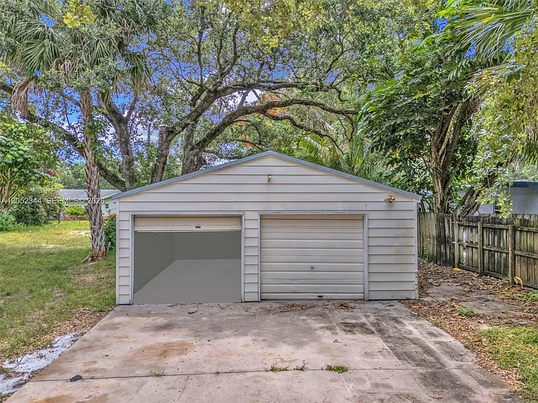 5096 SW 28th Ter — Photo 52