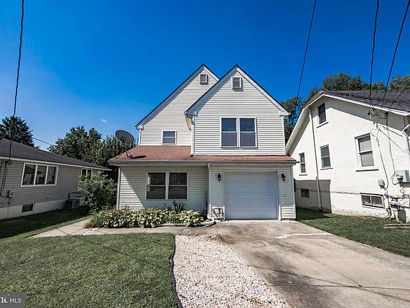 2nd image of 2114A Louisa Ave